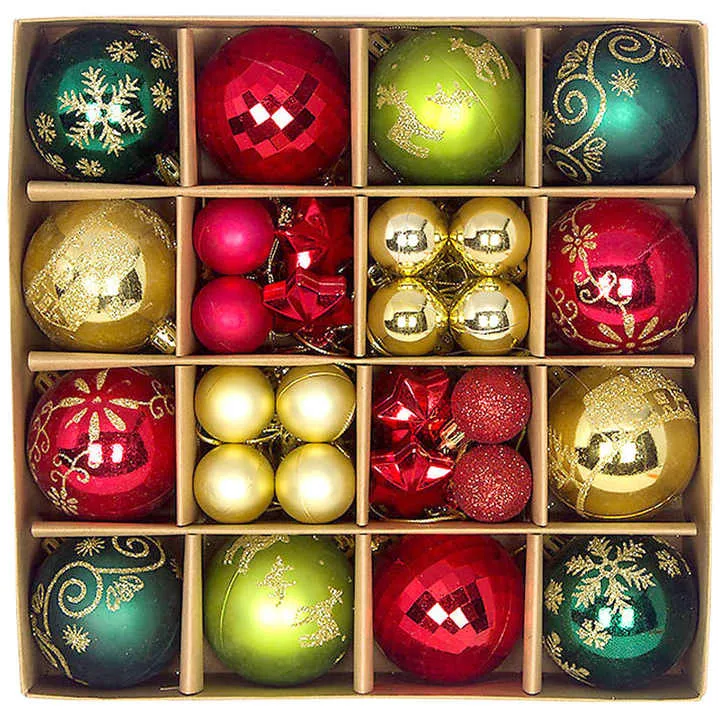 قطعة من زينة شجرة عيد الميلاد ,A piece of Christmas tree ornament